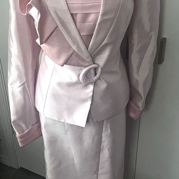 Elite Champagne 3-Pc Skirt Suit Shoulder‎ Ruffle Rhinestone C-Button Closure - Picture 4 of 13